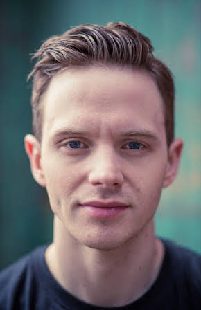 Mark O'Brien as 