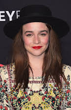 Renée Felice Smith som 