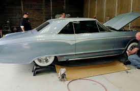 Full Custom Garage: Riviera Con Loco Part 2