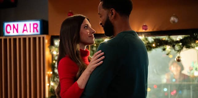 00:45: Jingle All the Way to Love | Viasat Film Hits | 12/2 2025