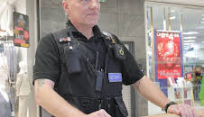 Gauner vs. Kaufhaus-Cops
