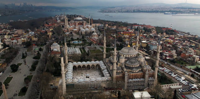 04:00: Legendary Locations  (S1 E8) (S1) | Discovery Science | 12/22 2025