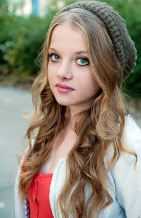 Jella Haase as 