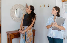 Mini Reni, Season 1: Warm and Inviting Foyer and Dining Room