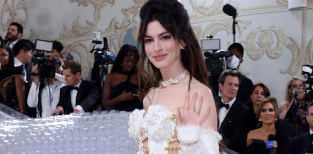 Anne Hathaway to star and produce "YESTERYEAR"