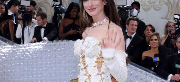 Anne Hathaway to star and produce "YESTERYEAR"