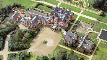 7:00 PM: Secrets of the Royal Palaces (S4 E2) (S4) | Channel 5 | 1/5 2026