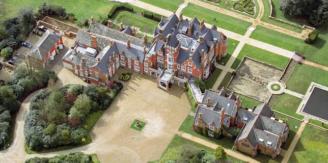 6:00 PM: Secrets of the Royal Palaces (S4 E2) (S4) | Channel 5 | 1/5 2026