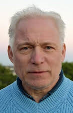 Hannes Holm som Director