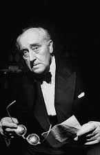 Halliwell Hobbes como Clenchfield