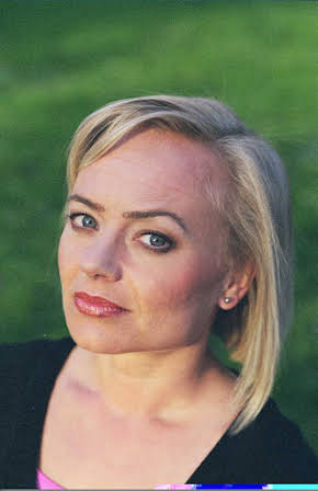 Vicky Blades as Vanessa 
  
  
  (as Anna Blades)