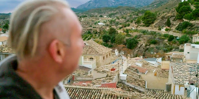 8:00 AM: Bargain-Loving Brits in the Sun (S8 E23) (S8) | 5 Star | 3/3 2026