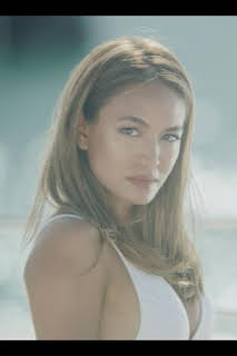 11:00: Almost Paradise (T1): Ep.1 Buscando el Mabuhay | Calle 13 | 4/10 2026