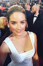 Sophie Tilson som Director