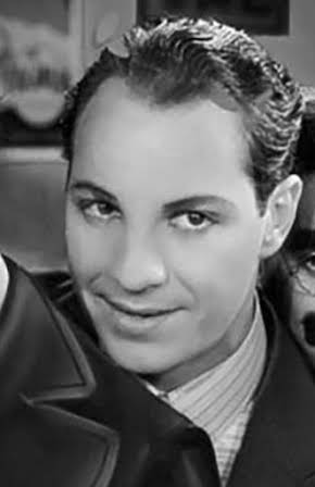 Zeppo Marx as 