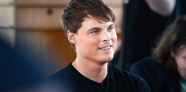 01:55: A-laget: Gustav Magnar Witzøe | NRK 2 | 11/4 2025