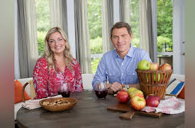 The Bobby and Damaris Show, Season 1: All Apples Feast