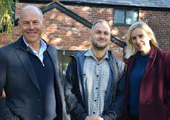 Kirstie and Phil's Love It or...