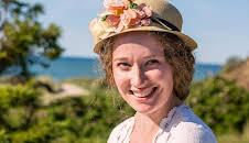 Seaside Hotel (S03/E02)