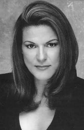Carmen López as Alicia