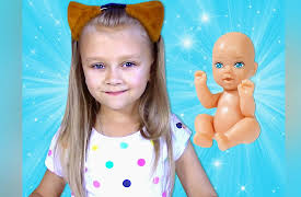 Tiki Taki Kids: Yasya paying with baby doll