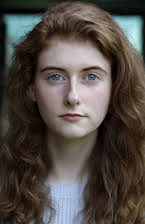 Faye Daveney como Sarah's Maid