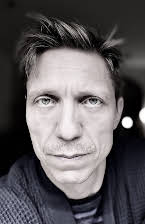 Valentijn Dhaenens as 