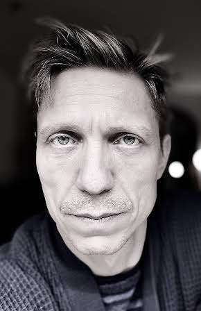 Valentijn Dhaenens as 