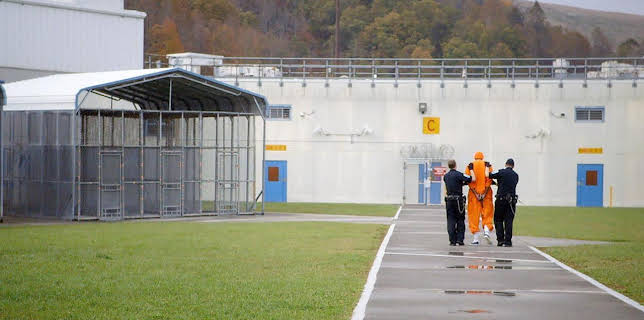 00:15: 8m2 Einsamkeit | Arte | 1/14 2026