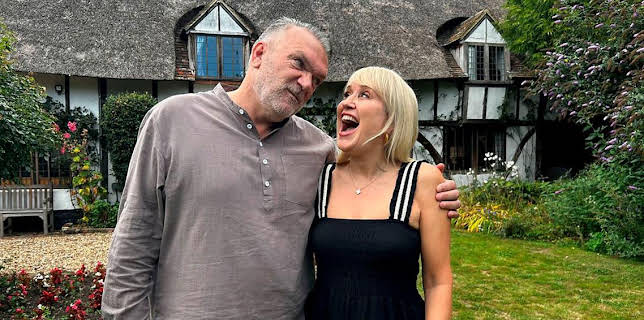 6:05 PM: Celebrity Escape to the Country (S3) | BBC One Scotland | 12/21 2025