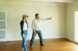 Fixer Upper: The Lakehouse, Season 1: Reviving a Lakehouse Lost in the 1960s