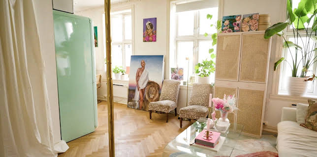 09:50: Hvem bor her?: Hvem har dansestang i stuen? | NRK 2 | 11/15 2025