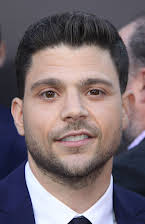 Jerry Ferrara como 