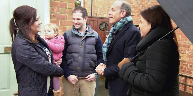 5:00 AM: Kirstie and Phil's Love It... | Channel 4 | 11/28 2025