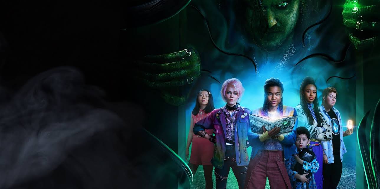 A Babysitter's Guide to Monster Hunting (2020)
