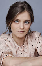 Olivia Jewson als Sarah