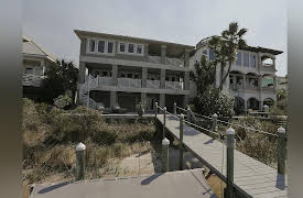 Beach Hunters, Season 1: Florida Gulf Coast Dream Home