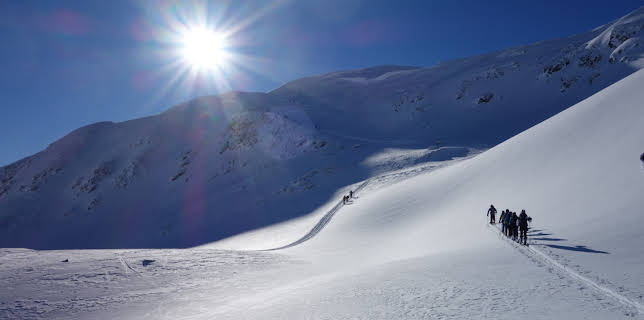 09:50: Winteridylle in Vorarlberg - Auf Skiern über Berg und Tal | 3SAT | 1/9 2026