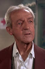 Anthony Jochim como Claude Henderson