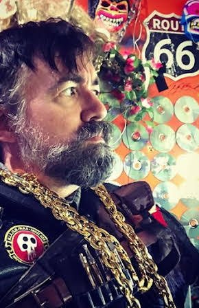 Maxwell Atoms as Director