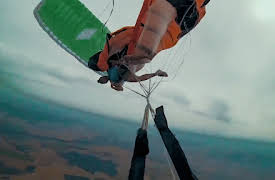 Chaos Caught on Camera: Undervandsredning, faldskærmskollision, russisk buldren