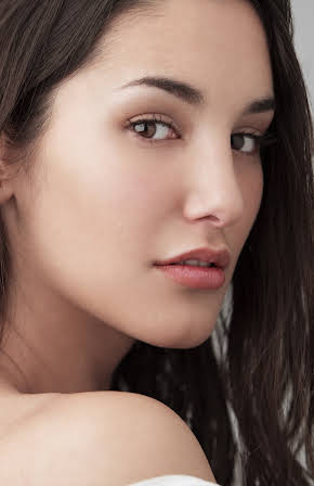 Laura Prats as 
