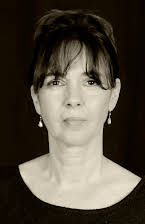 Phoebe Nicholls como 