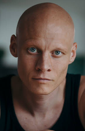 Tomas Lemarquis as 