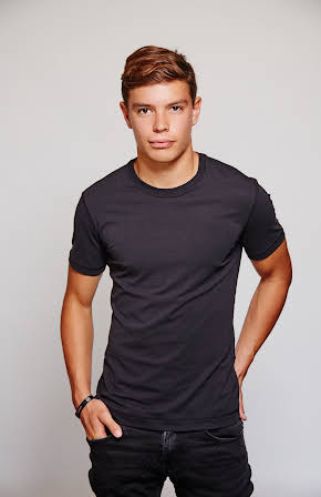 Carlos Sanson as 