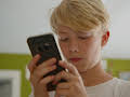 Aufwachsen ohne Smartphone – Ist eine Kindheit ohne Tiktok und Co. möglich?