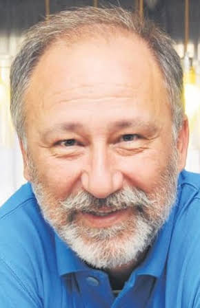 Altan Erkekli as 