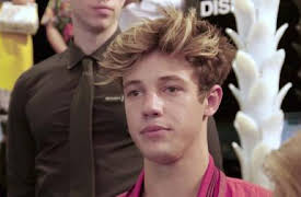 Chasing Cameron: Animal enjaulado