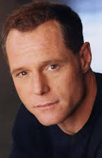 Jason Beghe como 