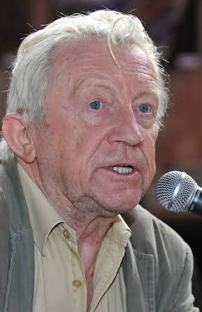 Edward Linde Lubaszenko as 